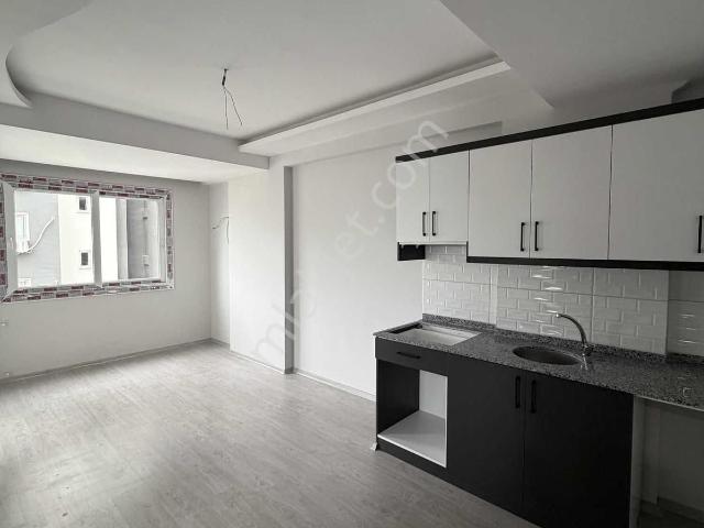 Çınarlı Mah Bulvar Üzeri Satılık 1+1 Hasarsız Daire