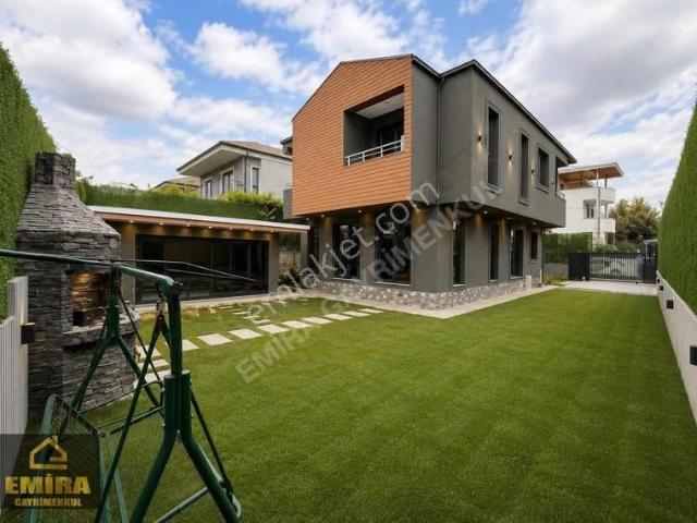 Çınarlıda Bağımsız İskanlı 5+1+kış Bahçeli Kelepir Satılık Villa