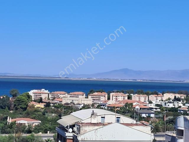 Narlıdere Huzur Mahallesi'nde Deniz Manzaralı 3+1 Satılık Daire