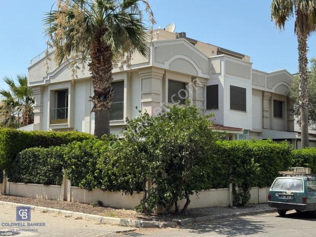 Narlıdere Limanreis Bahçe Ve Teraslı Satılık Triplex 4+1 Villa
