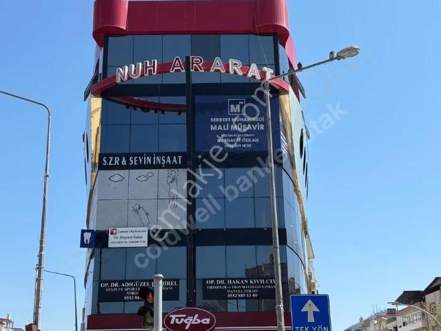 Narlıdere Merkez De Geniş Kiralık Dükkan