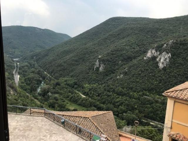 Narni centro storico. Meravigliosa vista sulle colline del Nera