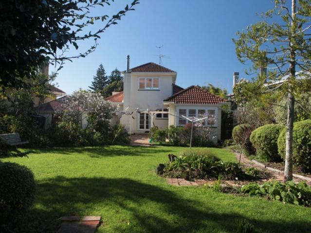 narrow neck, 3 bedrooms