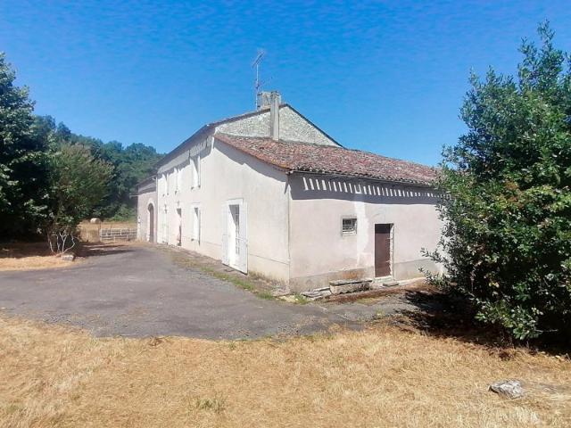 Nastringues: Propriété rurale 2 habitations à rénover, Dépendances sur 13 ha