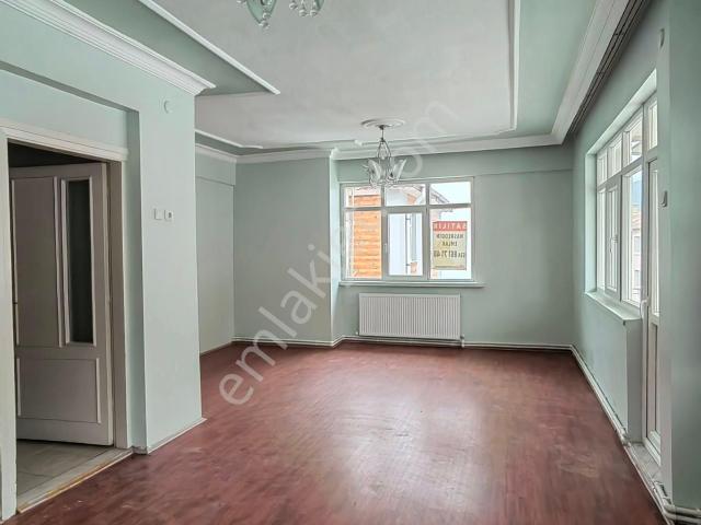 Nasreddinden Altunkalem Muhtarlığı Üstü Satılık Bakımlı Daire