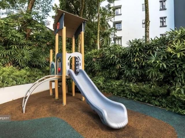 Nassim Regency D10, Condominium