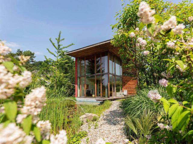 Natur. Ruhe. Zuhause. Einfamilienhaus mit Schwimmteich in Top Lage