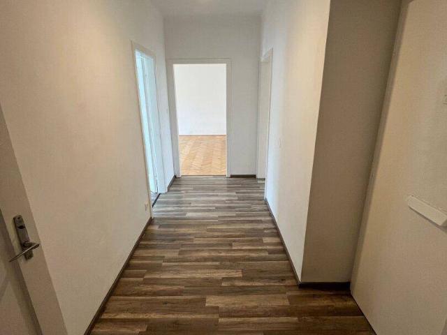 Naturnahe 3 Raum Wohnung mit Balkon! Wohn t raum in ländlicher Wohlfühlumgebung, mitten in der wunderbaren Pyhrn Priel Bergwelt! Ab 01.05.2026 & KEINE Befristung!