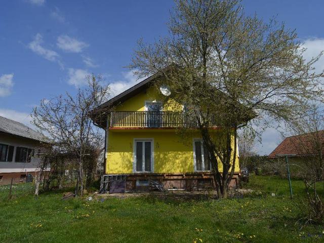 Naturnahes Wohnen mit Charme – Großzügiges Zweifamilienhaus in ruhiger Lage!