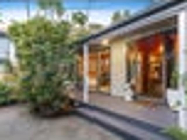 Natural Warmth, Privacy and Potential On 810m2