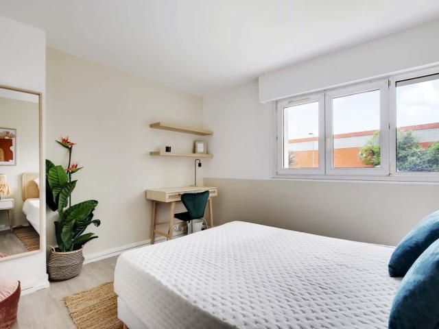 Natural 12 m² room in Kremlin Bicêtre KRB34
