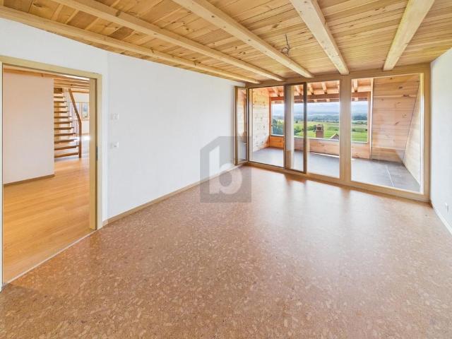 NATURE CLOSE, SPACIOUS WITH GALLERY