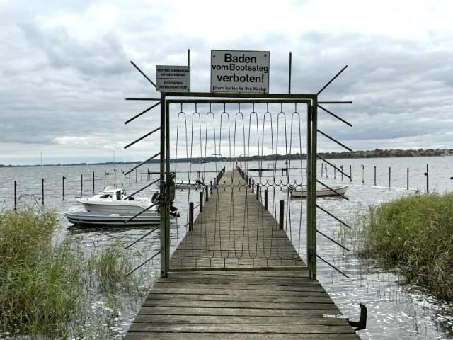 Naturparadies zwischen Wasser, Wiesen und Wäldern mit Bootsliegeplatz