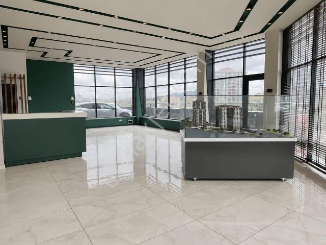 Nata Vega Avm Yakını Cadde Üzeri 2+0 Kiralık İş Yeri