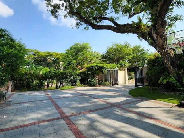 Nathan Road D10, Detached