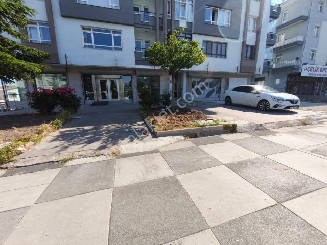 Natoyolu Üzerinde Banka Altyapılı 460 M2 Kiralık Dükkan / Mağaza
