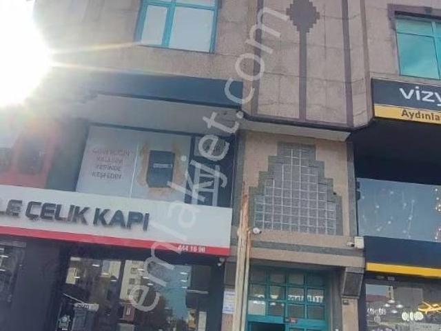 Natoyolu Caddesinde Kiralık Ofis İşyeri Katı