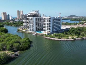 NAUTILUS Marina Grand Living sosbre el canal de navegacion con muelle