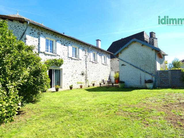 Naucelles belle maison en pierre