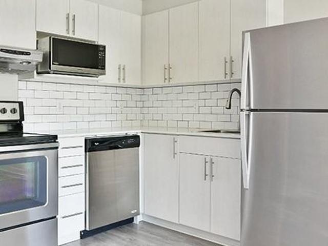Navaho Apartments 2 Bedroom Apartment for Rent at 1800 Baseline Rd, Ottawa, ON K2C 3N1