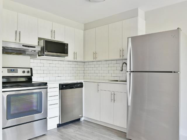 Navaho Walk ups 3 Bedroom Apartment for Rent at 2 2, Ottawa, ON K4A None Orleans Central