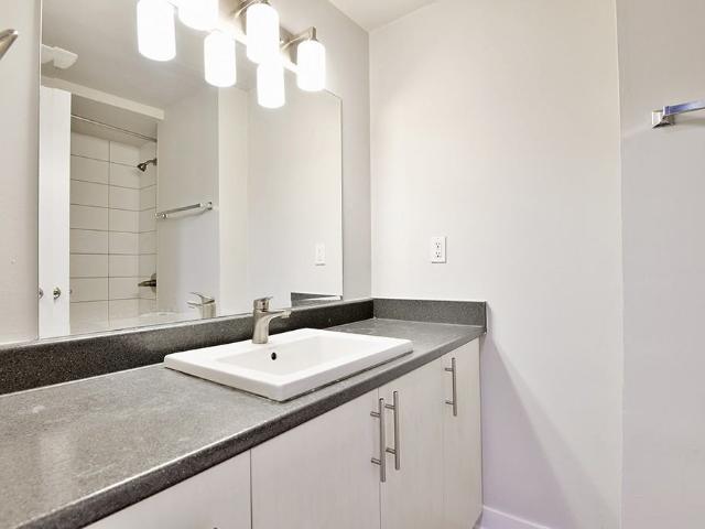 Navaho Walk ups 3 Bedroom Apartment for Rent at 2 2, Ottawa, ON K4A None Orleans Central