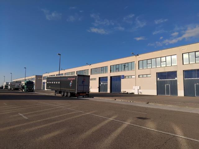 Nave alquilada en polígono Empresarium