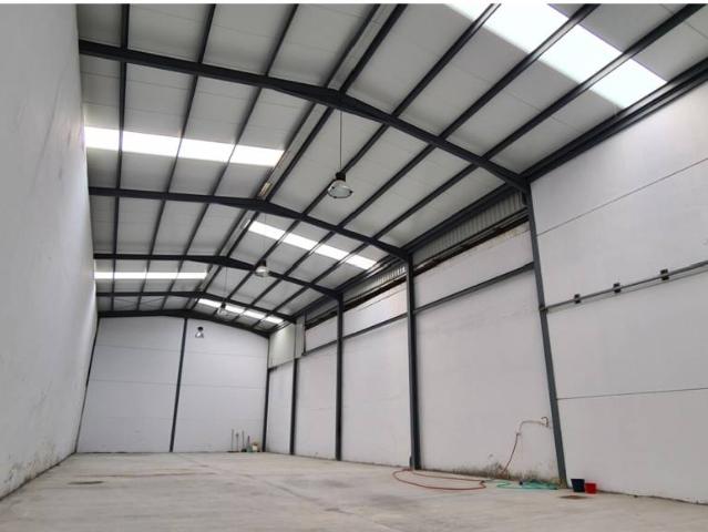 Nave comercial en alquiler en Baena