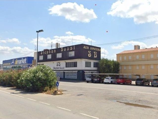 NAVE CON LOCALES Y OFICINAS EN CIRCUNVALACIÓN