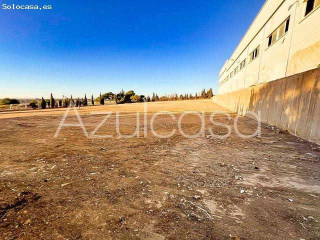 Nave con parcela con 4.434m2 más 550m2 de oficinas y parcela de 16.500m2