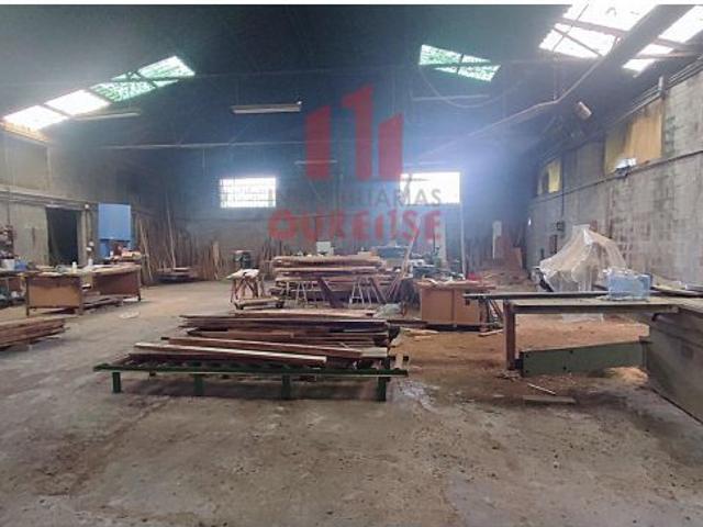 NAVE CON PARCELA DE MÁS DE 1200M2 EN LA ZONA DE MOREIRAS