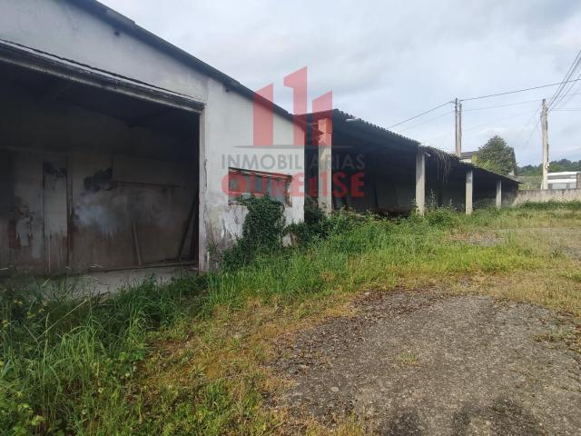 NAVE CON PARCELA DE MÁS DE 1200M2 EN LA ZONA DE MOREIRAS