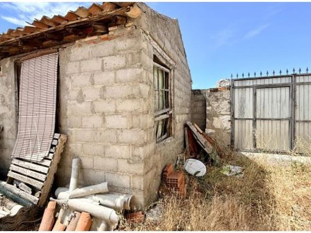 Nave con parcela vallada en Venta en Olombrada. Ref.2113