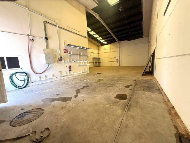 Nave de alquiler en el polígono industrial de la Rosa en Chauchina Granada