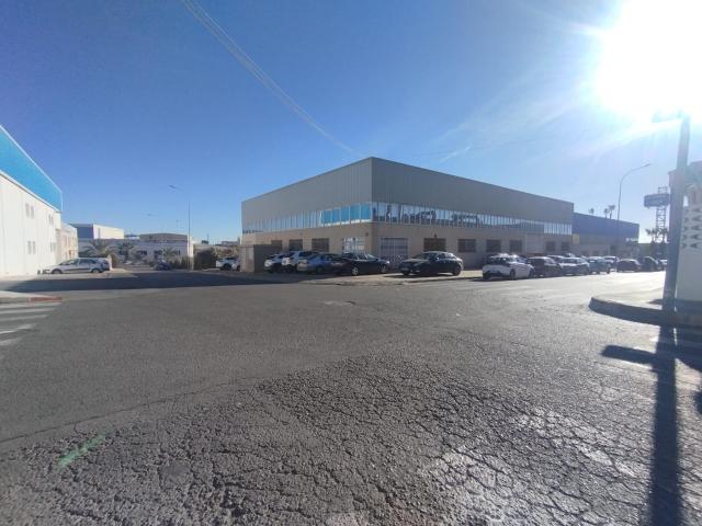 NAVE DE 2.371 M2 EN POL. INDUSTRIAL