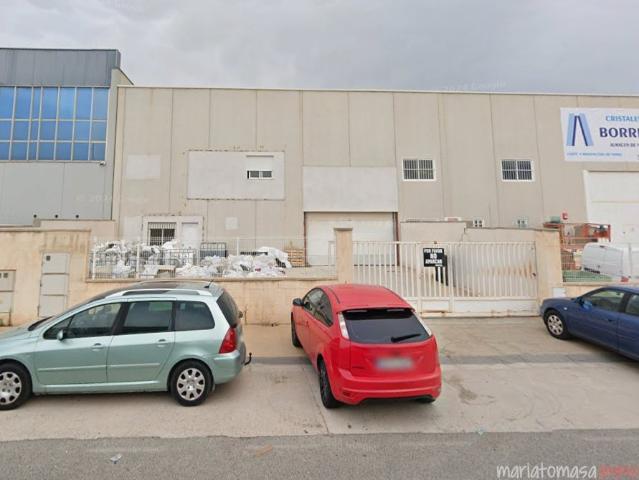 Nave de 500 m2 en planta baja y 150 en planta alta en Elda