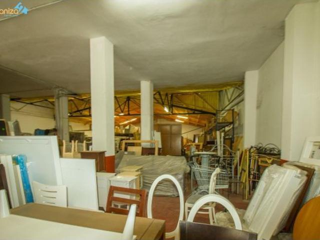 NAVE DE 600 M2. FACHADA AMPLIA