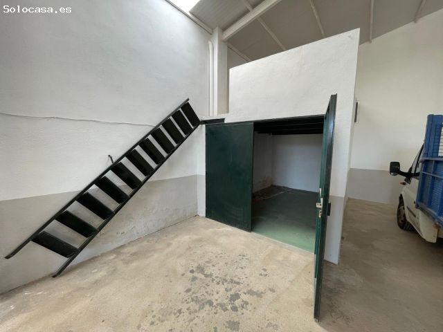 NAVE EN MUY BUEN ESTADO EN EL CASAR DE CÁCERES