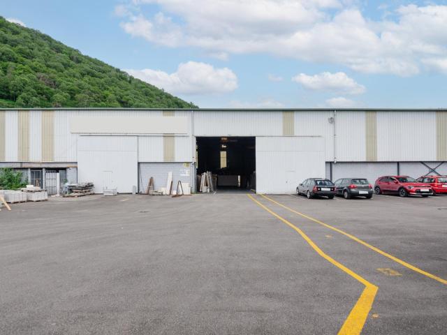 Nave en Mieres