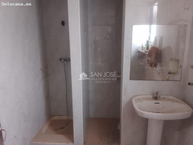 NAVE EN CAUDETE EN EL CASCO URBANO