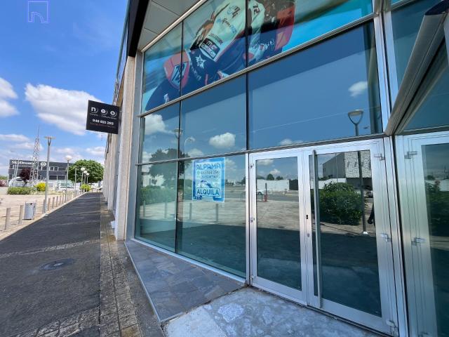 Nave en Tudela Poligono La Barrena Amplio escaparate con entreplanta
