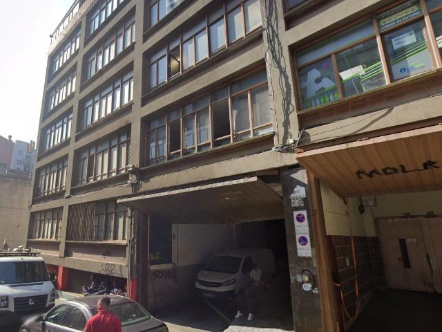 ¡Nave en venta en Bilbao con garaje, ascensor y climatización!