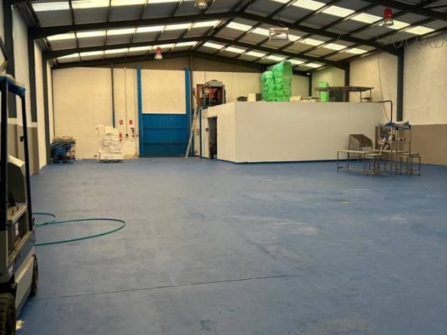 NAVE INDUSTRIAL