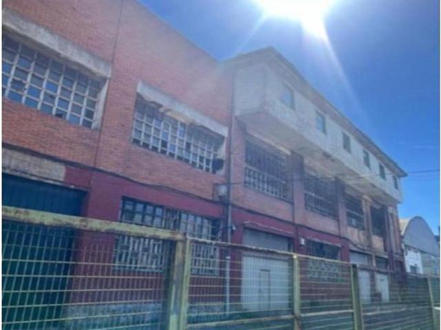 Nave industrial 2240m2 para reformar en Maliaño