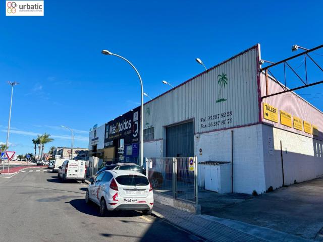 NAVE INDUSTRIAL COMERCIAL CON MUCHA VISIBILIDAD