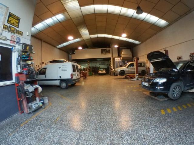 Nave industrial como mecánica,chap y pintura.En funcionamiento!