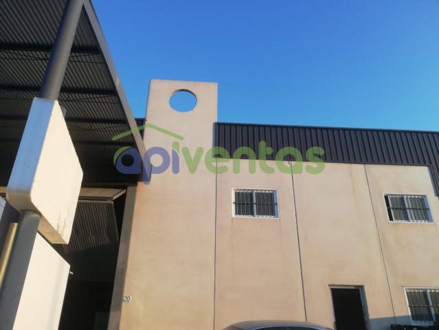 Nave industrial con camara frigorifica