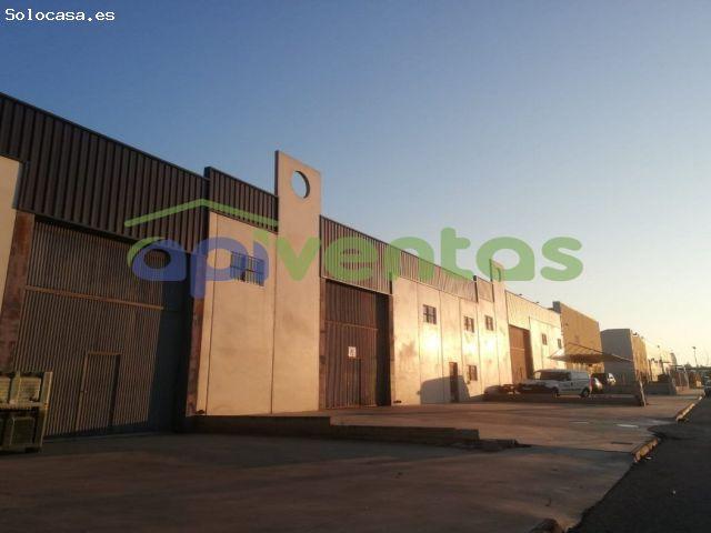 Nave industrial con camara frigorifica