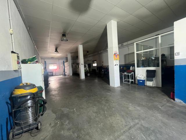 NAVE INDUSTRIAL CON DOS NEGOCIOS
