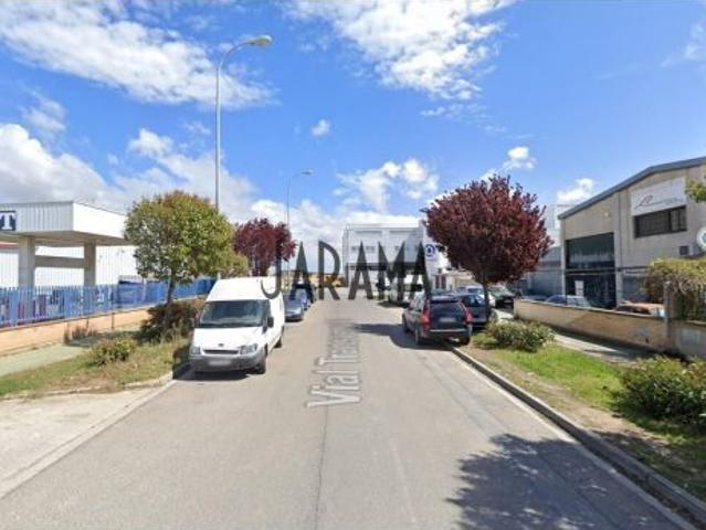 NAVE INDUSTRIAL CON GASOLINERA, LAVADERO Y TALLERES EN POLIGONO MUNICIPAL DE TUDELA